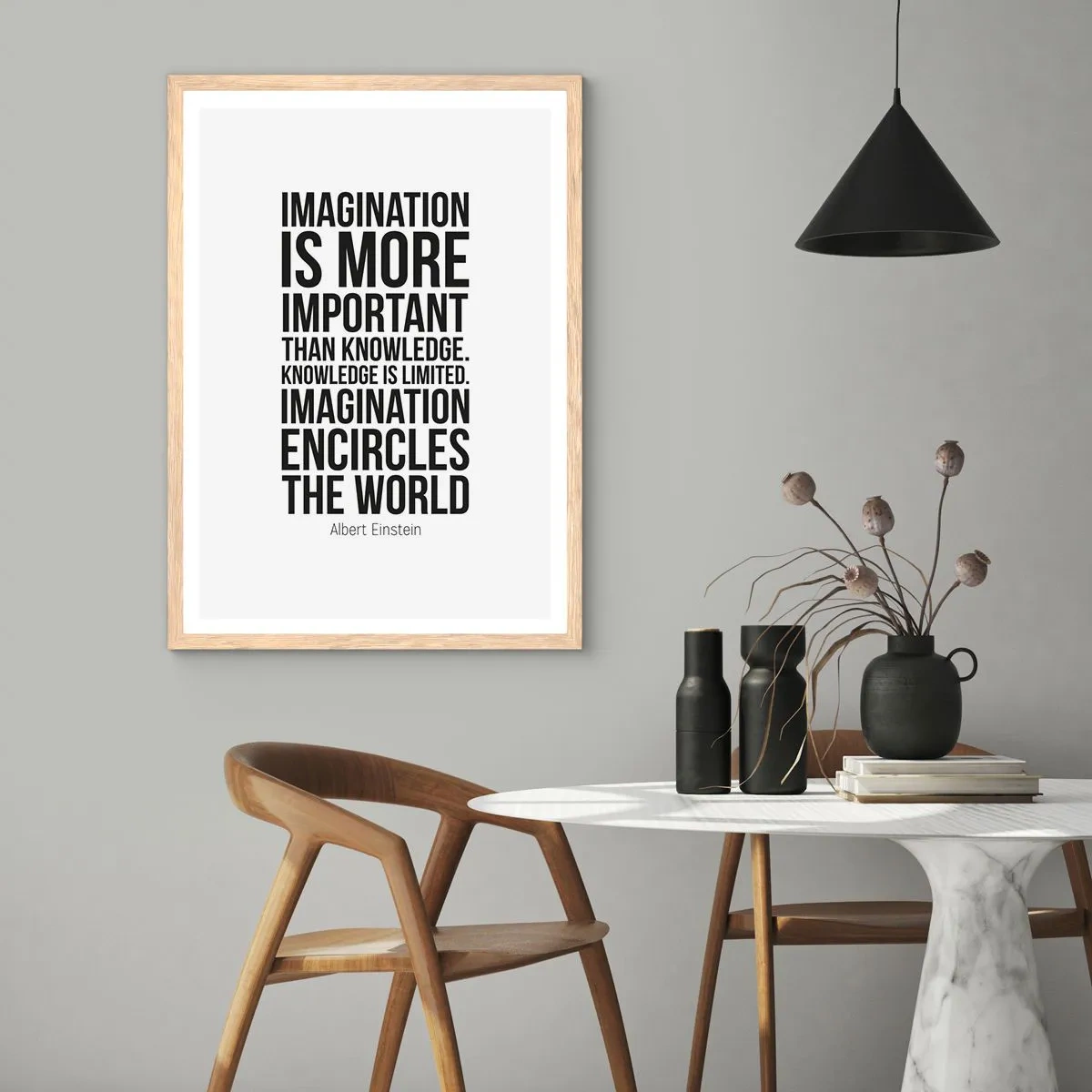 Poster in einem Rahmen aus heller Eiche - Einstein über die Kraft der Vorstellungskraft - 61x91 cm