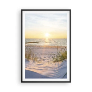 Poster in einem schwarzem Rahmen - Das Rauschen des Meeres, der Gesang der Vögel, ein wilder Strand im Gras ... - 61x91 cm