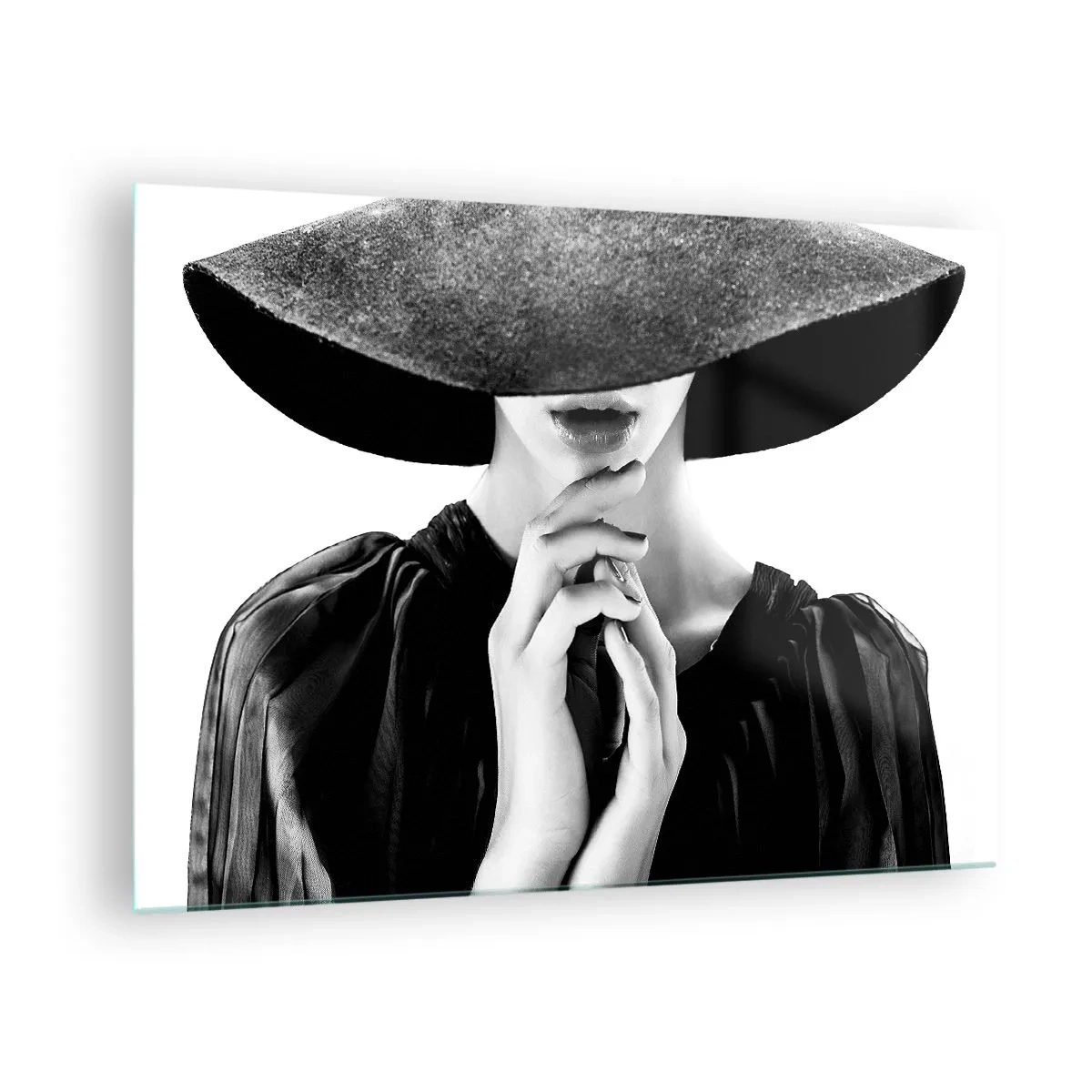 Glasbild - Bild auf glas - Stilvolle Frau in Schwarz mit einem Hut, der ihr Gesicht bedeckt - 70x50cm - Versteckte Schönheit - Moderne Wanddekoration für Wohnzimmer und Schlafzimmer ARTTOR