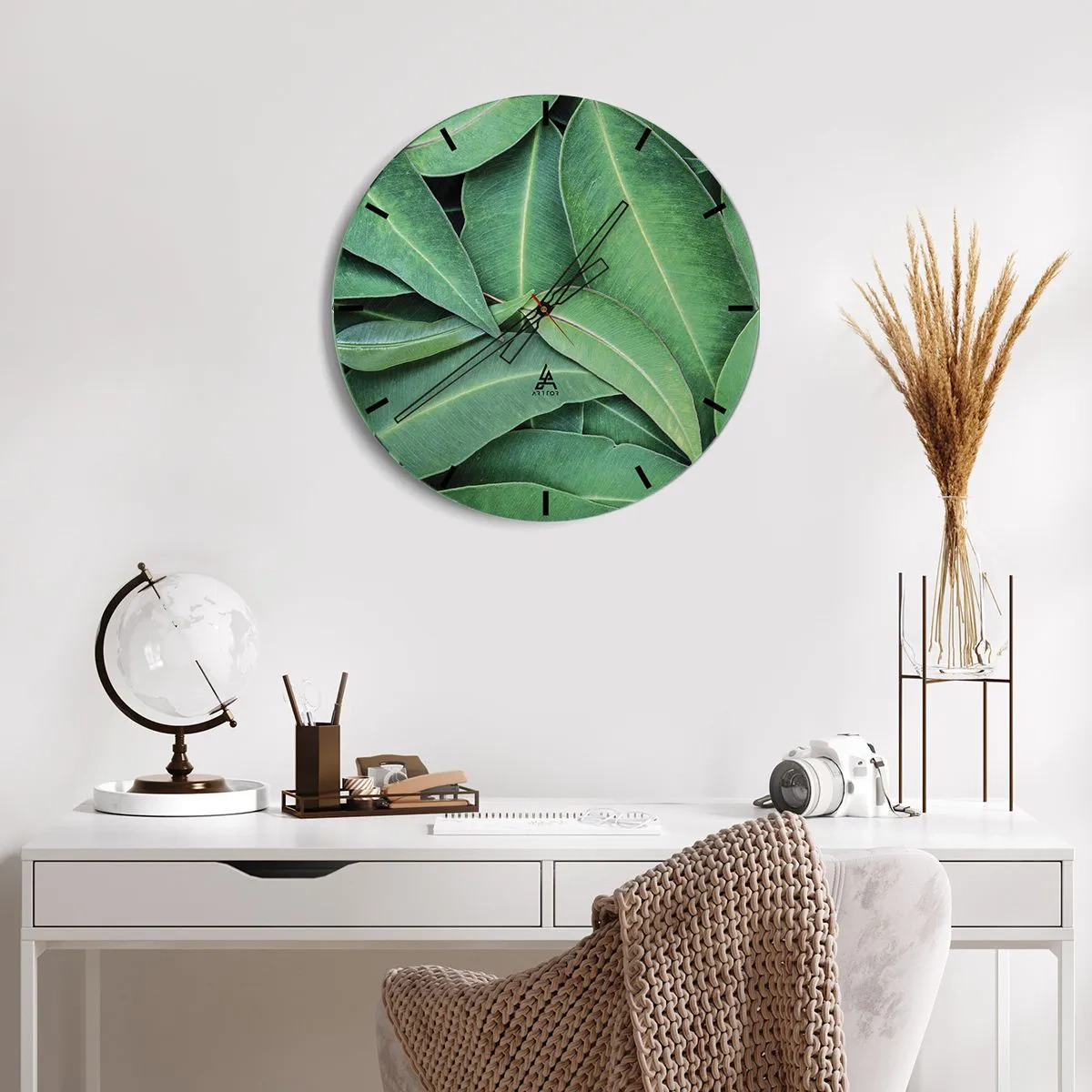 Wanduhr - Glasuhr - Saftige grüne Blätter in einer Makroaufnahme - 30x30cm - Saftig und frisch - Moderne Wanddekoration für Wohnzimmer, Küche und Schlafzimmer ARTTOR
