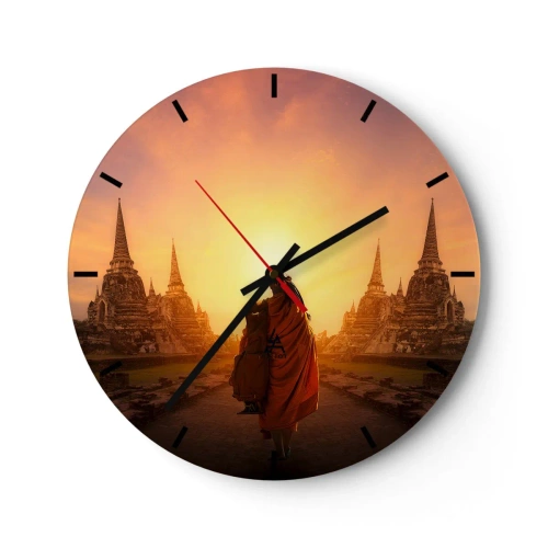 Wanduhr - Glasuhr - Ein Mönch in einem safranfarbenen Gewand, umgeben von Tempeln bei Sonnenuntergang - 30x30cm - In Frieden für die Ewigkeit - Moderne Wanddekoration für Wohnzimmer, Küche und Schlafzimmer ARTTOR
