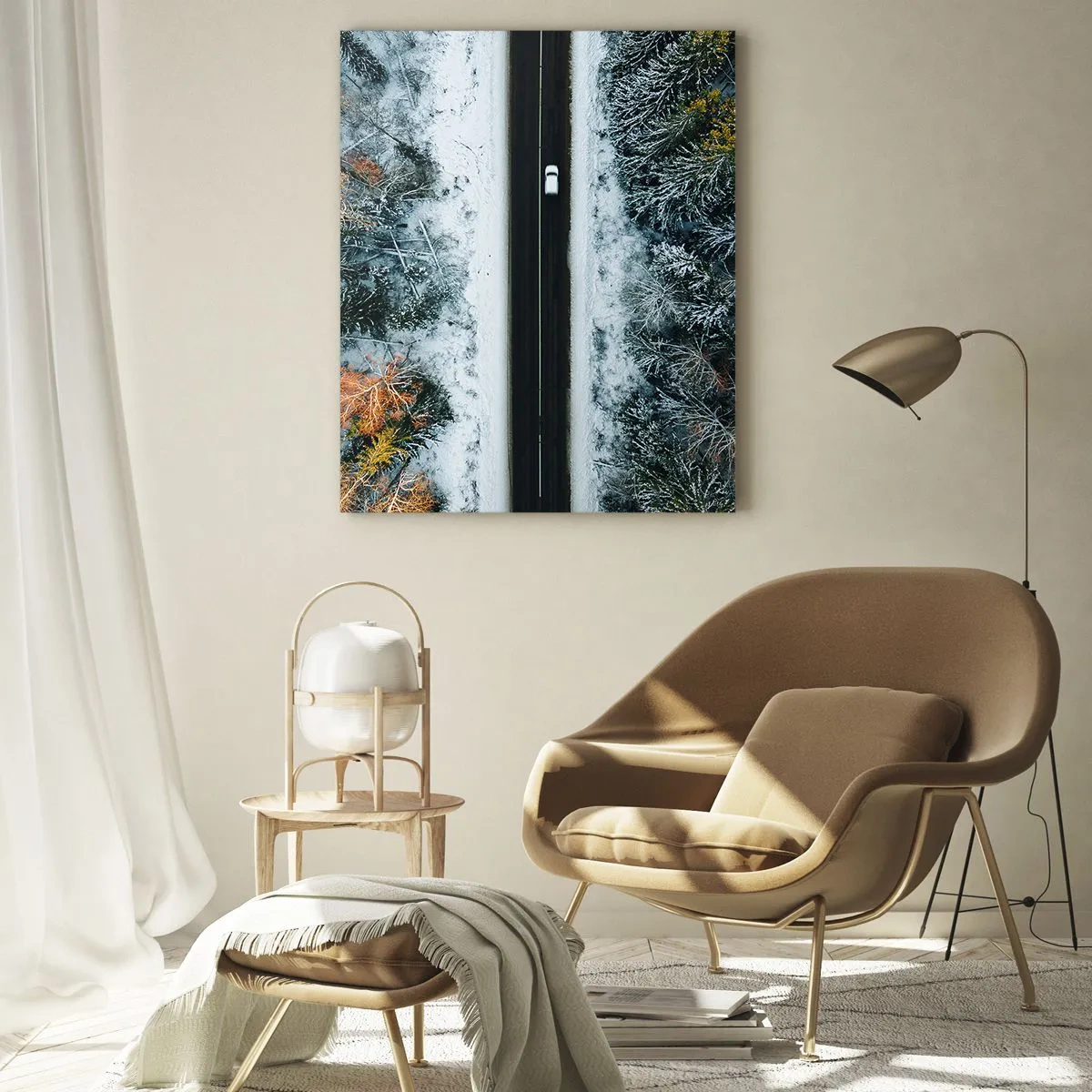 Glasbild - Bild auf glas - Eine Winterstraße durch einen schneebedeckten Wald mit bunten Bäumen - 50x70cm - Schnitt durch den Winterwald - Moderne Wanddekoration für Wohnzimmer und Schlafzimmer ARTTOR