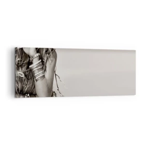 Bild auf Leinwand - Leinwandbild - Porträt einer Boho-Frau mit Schmuck - 140x50cm - Wieso ein Mädchen - Moderne Wanddekoration für Wohnzimmer und Schlafzimmer ARTTOR