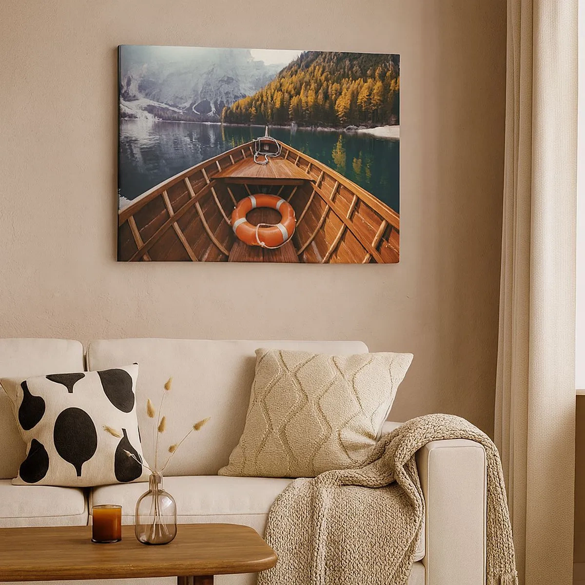 Bild auf Leinwand - Leinwandbild - Ein Holzboot auf einem von Wald umgebenen Bergsee - 70x50cm - Bergreise - Moderne Wanddekoration für Wohnzimmer und Schlafzimmer ARTTOR