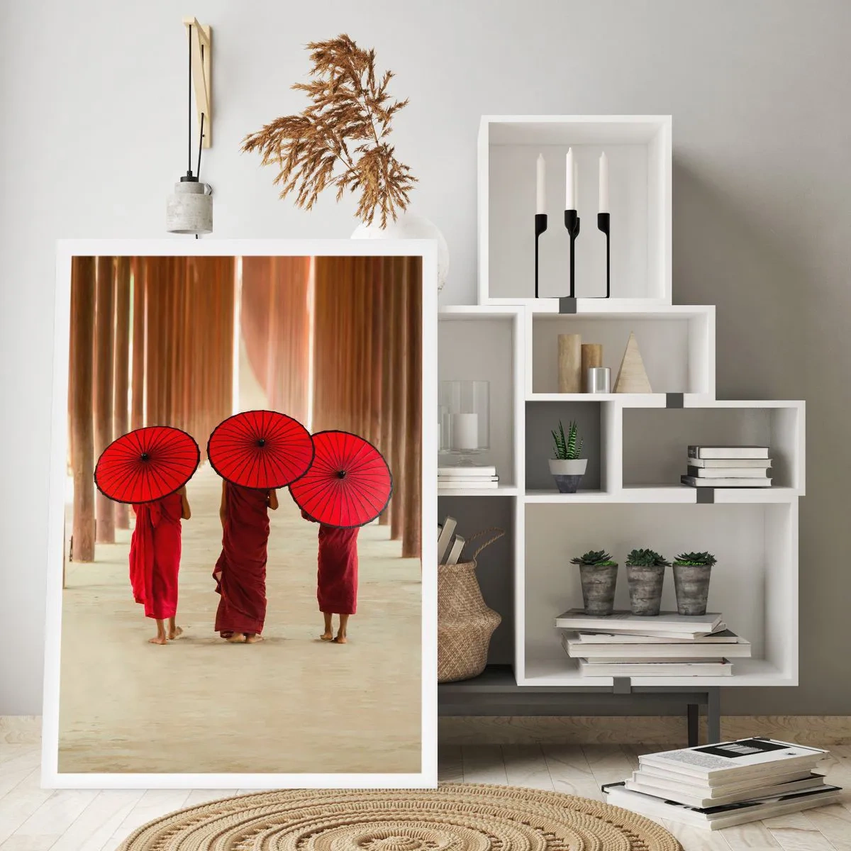 Poster - Mönche mit roten Regenschirmen in den Tempelkorridoren - 50x70cm - Auf dem Weg ins Reine Land - Moderne Wanddekoration für Wohnzimmer und Schlafzimmer ARTTOR