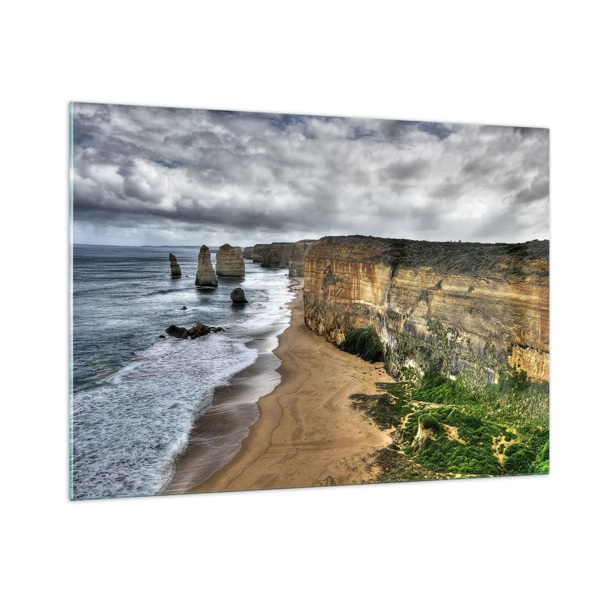 Glasbild - Bild auf glas - Klippen mit Blick auf das Meer und den Strand unter einem bewölkten Himmel - 100x70cm - Rohe Schönheit - Moderne Wanddekoration für Wohnzimmer und Schlafzimmer ARTTOR