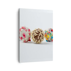 Bild auf Leinwand - Leinwandbild - Bunte Pralinen mit Dekorationen auf weißem Hintergrund - 70x100cm - Das Leben kann süß sein - Moderne Wanddekoration für Wohnzimmer und Schlafzimmer ARTTOR