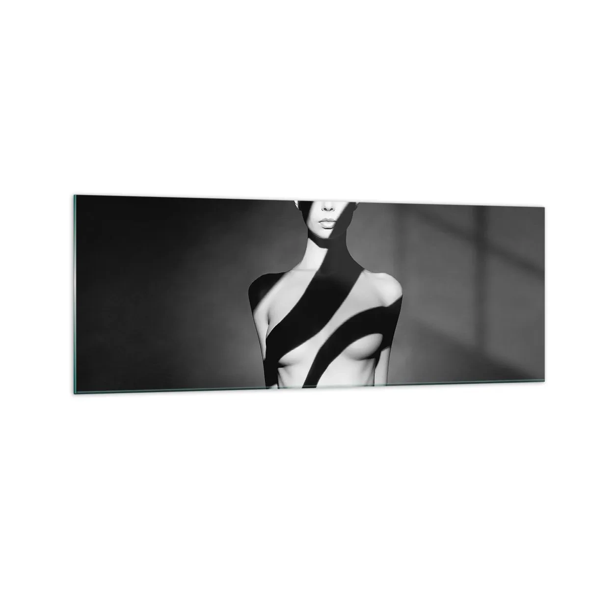 Glasbild - Bild auf glas - Schwarz-Weiß-Porträt einer Frau in Licht und Schatten - 140x50cm - In Glanz und Schatten - Moderne Wanddekoration für Wohnzimmer und Schlafzimmer ARTTOR
