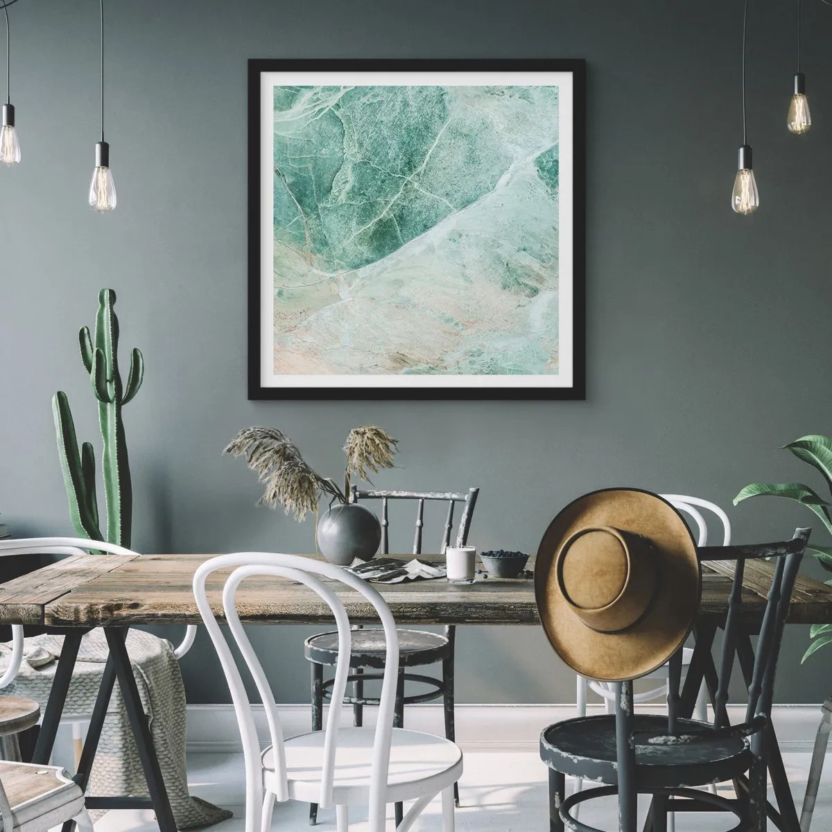 Poster in einem schwarzem Rahmen - Edle Kälte des Steins - 40x40 cm