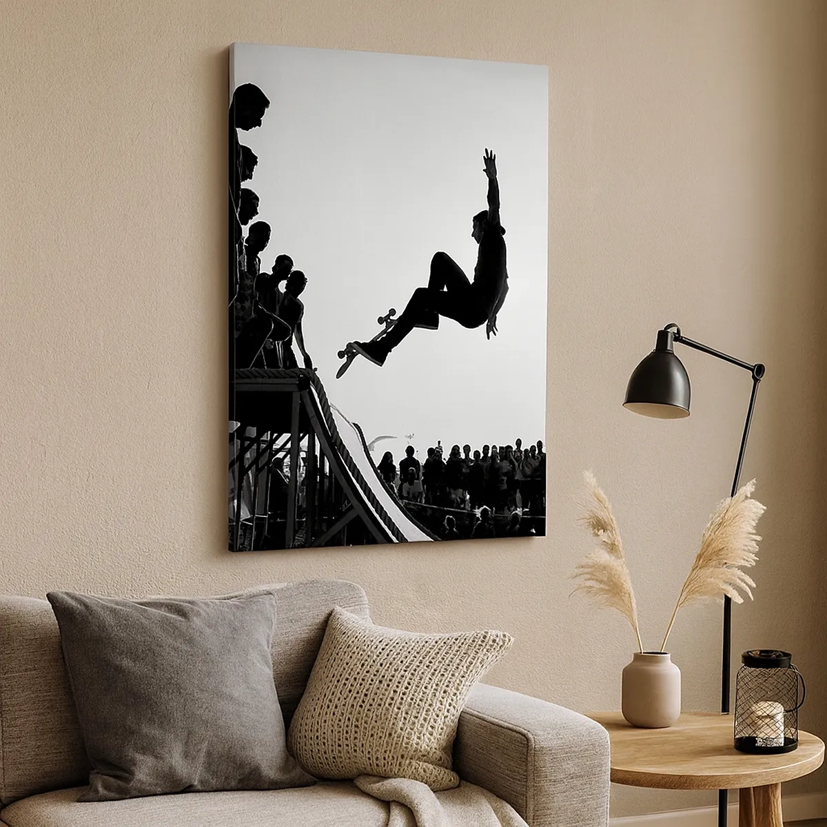 Bild auf Leinwand - Leinwandbild - Schwarz-weiße Skateboardszene auf einer Rampe - 50x70cm - Helden und Zuschauer - Moderne Wanddekoration für Wohnzimmer und Schlafzimmer ARTTOR