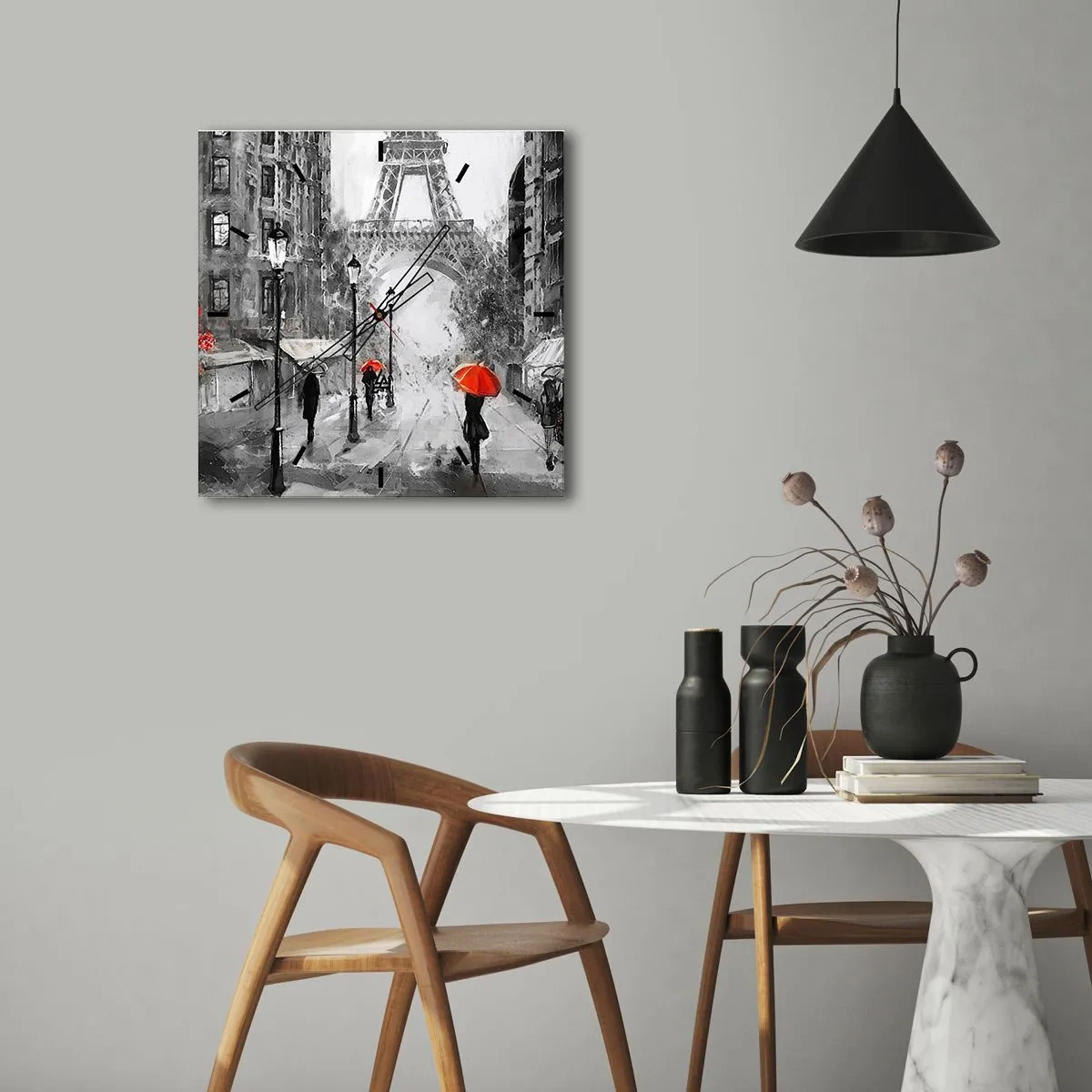 Wanduhr - Glasuhr - Eine Straße mit Blick auf den Eiffelturm und roten Regenschirmen - 30x30cm - Alle Wege führen zu ihr - Moderne Wanddekoration für Wohnzimmer und Schlafzimmer ARTTOR