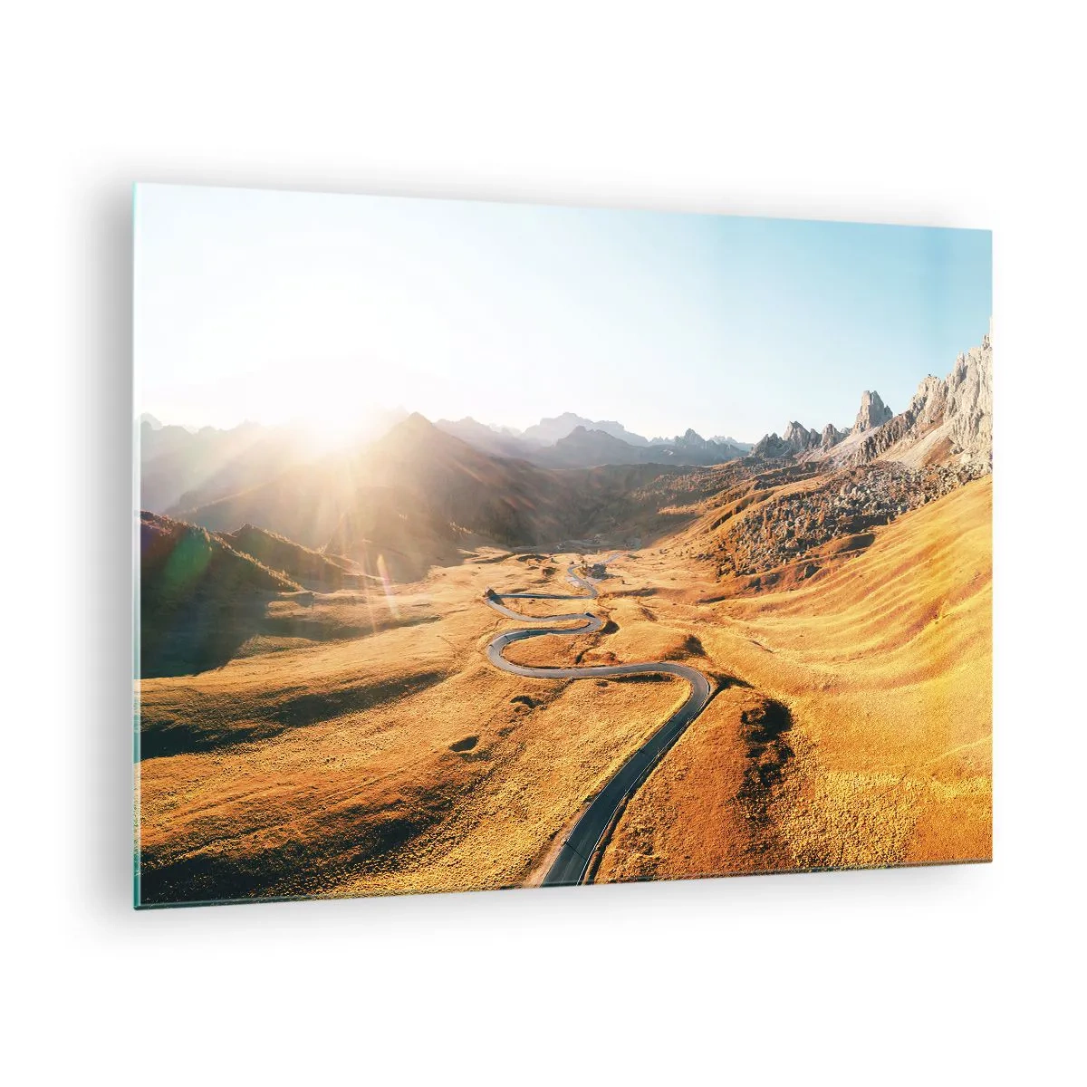 Glasbild - Bild auf glas - Eine kurvenreiche Straße in einem goldenen, von der Sonne beleuchteten Tal - 70x50cm - In einem goldenen Tal - Moderne Wanddekoration für Wohnzimmer und Schlafzimmer ARTTOR