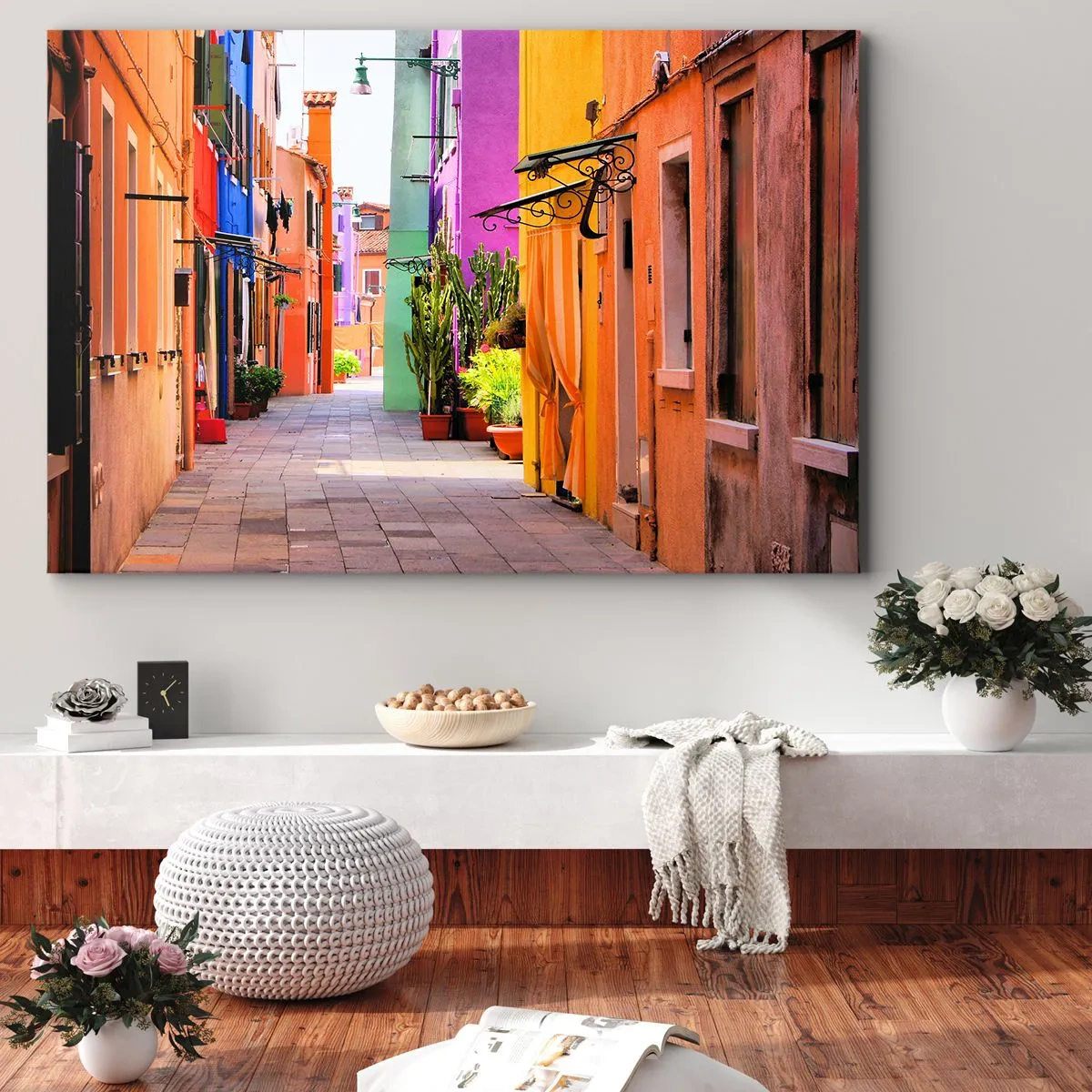 Bild auf Leinwand - Leinwandbild - Eine bunte Straße mit Mietshäusern in hellen Farbtönen - 120x80cm - Regenbogengasse - Moderne Wanddekoration für Wohnzimmer und Schlafzimmer ARTTOR