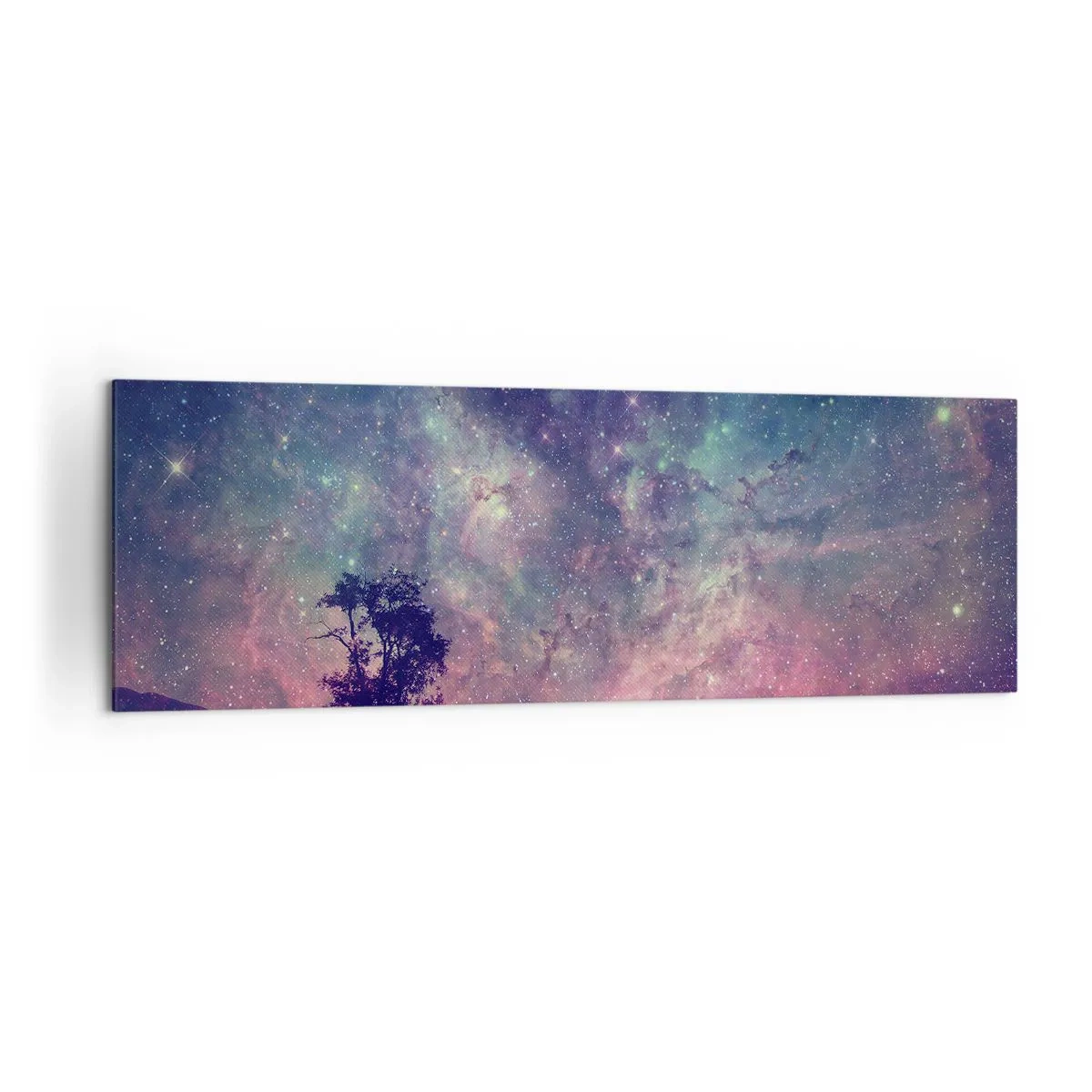 Bild auf Leinwand - Leinwandbild - Ein Baum vor einem Sternenhimmel in violetten und blauen Farben - 160x50cm - Unter dem magischen Himmel - Moderne Wanddekoration für Wohnzimmer und Schlafzimmer ARTTOR
