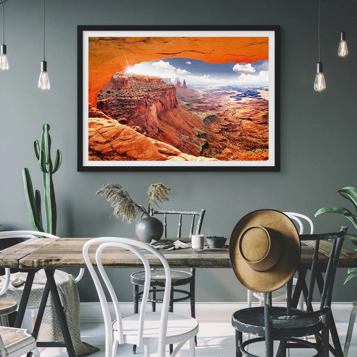 Poster in einem schwarzem Rahmen - Canyon durch ein Felsfenster mit warmen Felstönen gesehen - 100x70cm - Von der Natur selbst geschnitzt - Moderne Wanddekoration für Wohnzimmer und Schlafzimmer ARTTOR