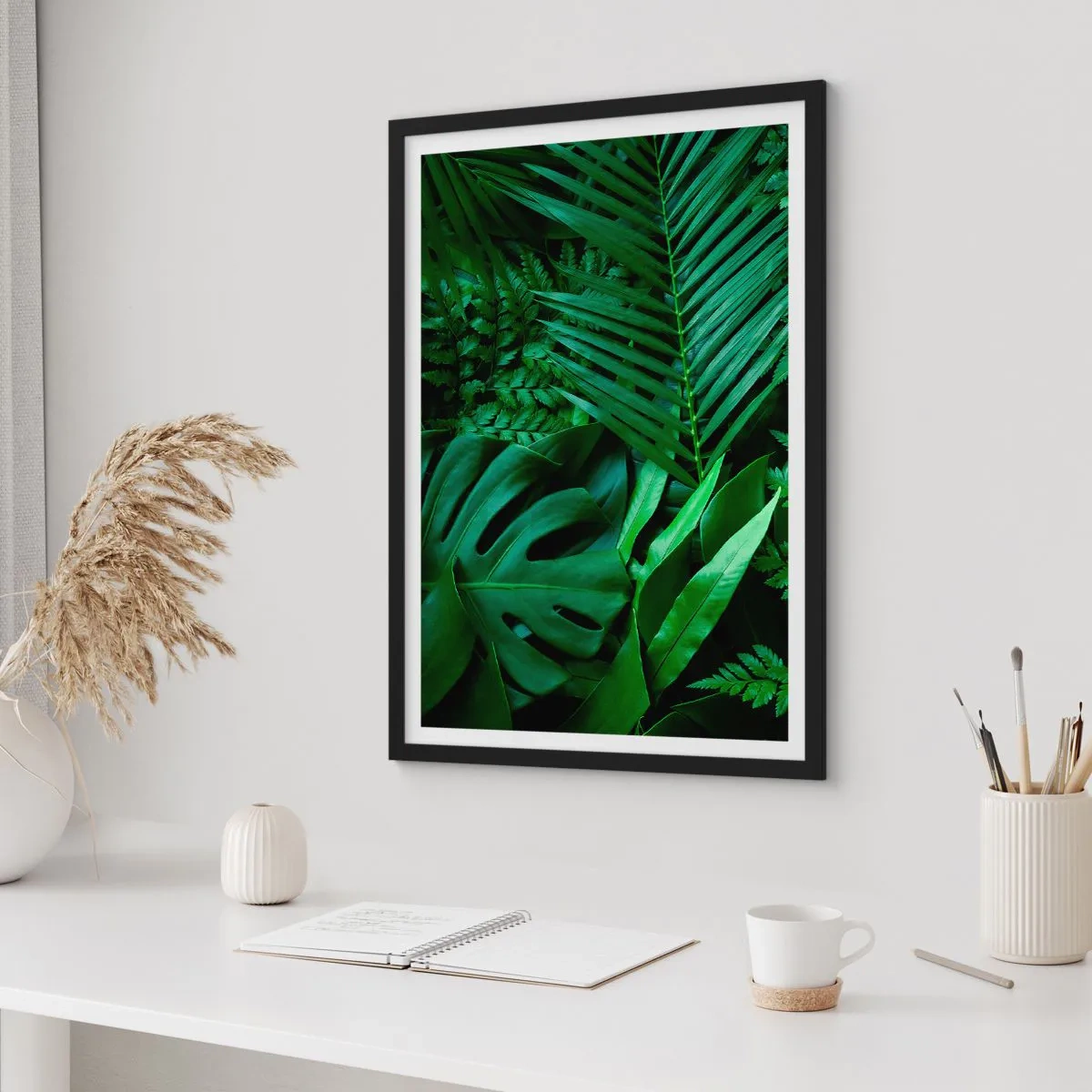 Poster in einem schwarzem Rahmen - Eingebettet ins Grüne - 70x100 cm