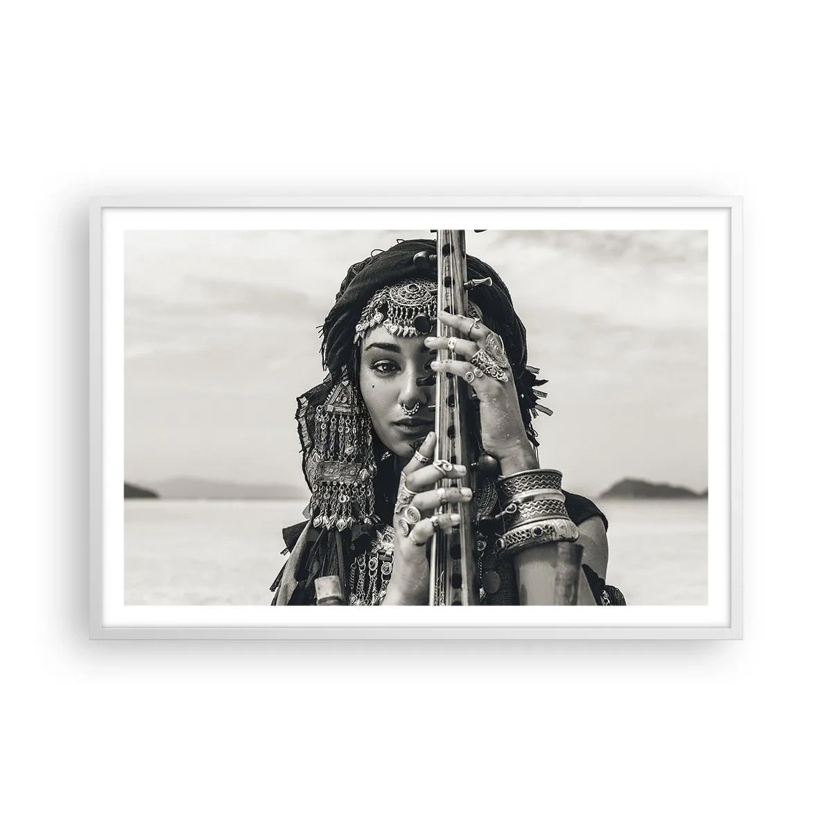 Poster in einem weißen Rahmen - Die Musik des Orients selbst - 91x61 cm