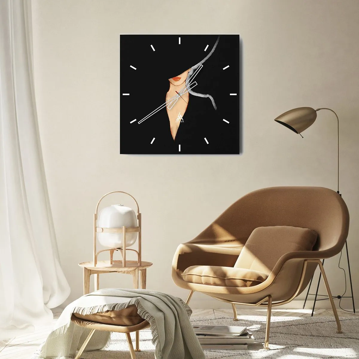Wanduhr - Glasuhr - Silhouette einer Frau mit Hut auf schwarzem Hintergrund - 30x30cm - Eleganz und Stil - Moderne Wanddekoration für Wohnzimmer und Schlafzimmer ARTTOR