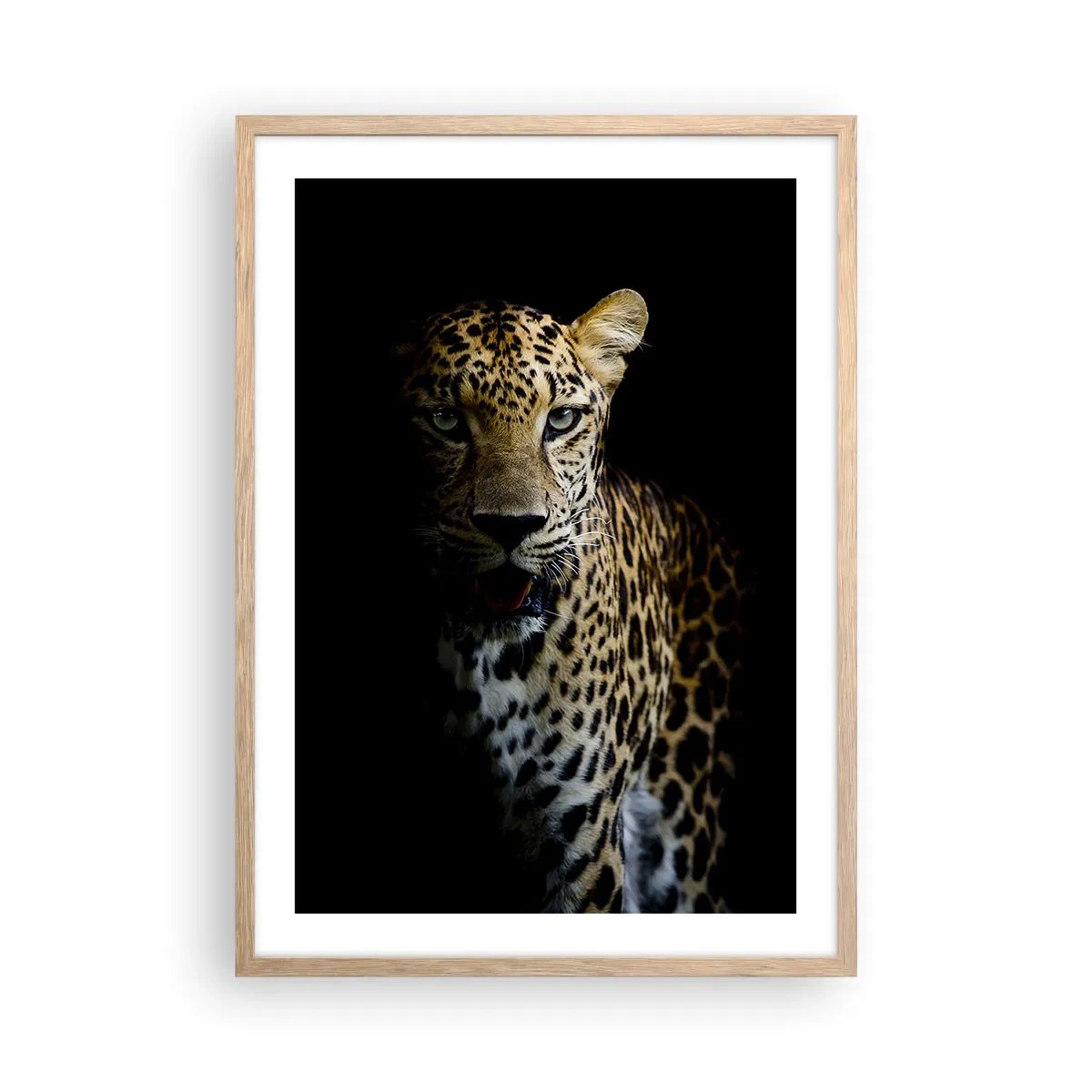 Poster in einem Rahmen aus heller Eiche - Dunkle Schönheit - 50x70 cm