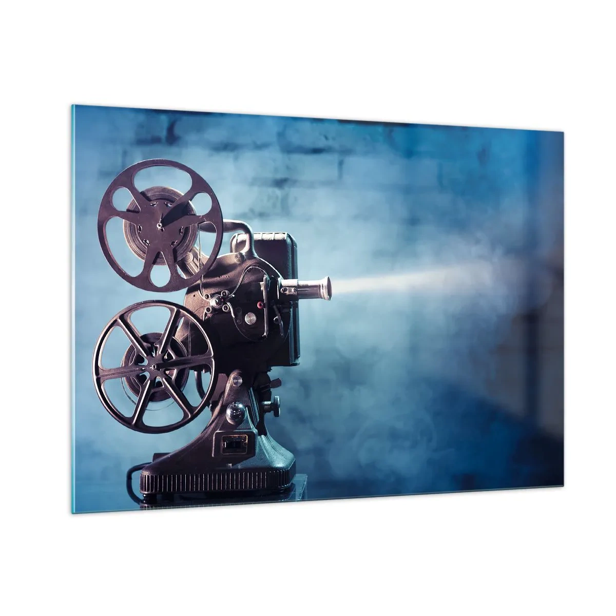 Glasbild - Bild auf glas - Eine Filmkamera im Retro-Stil vor einer blauen Wand - 100x70cm - Im alten Kino - Moderne Wanddekoration für Wohnzimmer und Schlafzimmer ARTTOR