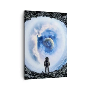 Bild auf Leinwand - Leinwandbild - Astronaut vor einer Weltraumlandschaft mit der Erde im Hintergrund - 70x100cm - Es ist nicht weit von zu Hause - Moderne Wanddekoration für Wohnzimmer und Schlafzimmer ARTTOR