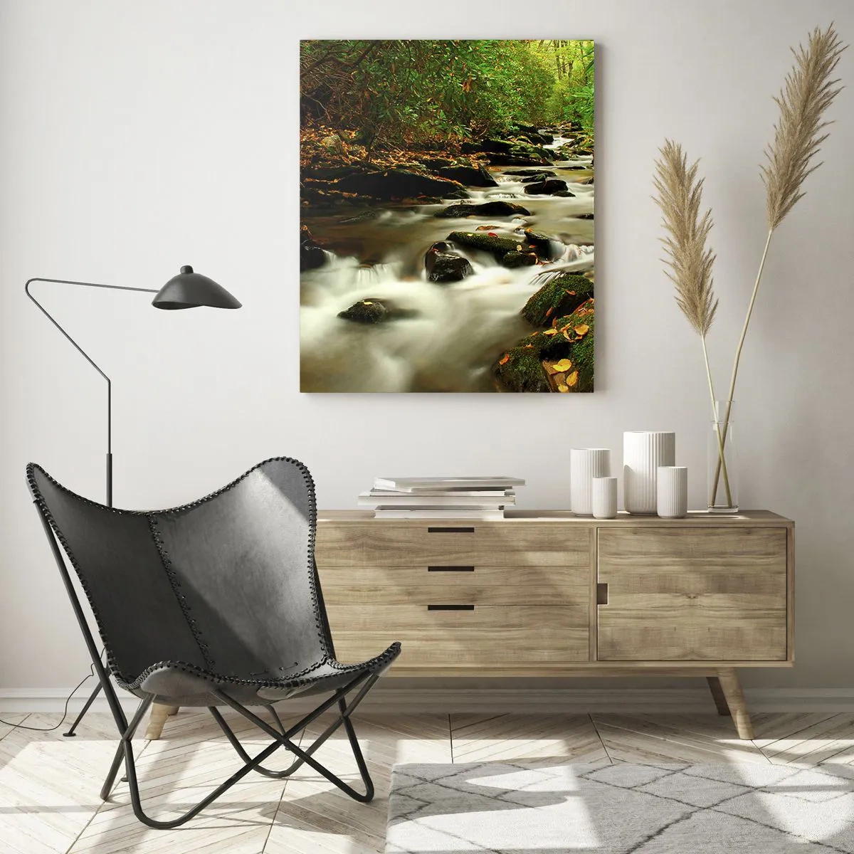 Glasbild - Bild auf glas - Ein Bach im Wald, umgeben von Steinen und Blättern - 50x70cm - Wie flüssiges Silber - Moderne Wanddekoration für Wohnzimmer und Schlafzimmer ARTTOR