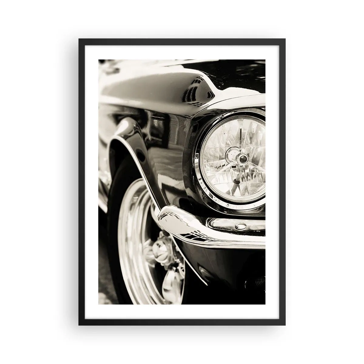 Poster in einem schwarzem Rahmen - Eine Schwarzweiß-Nahaufnahme des Scheinwerfers eines Oldtimers. - 50x70cm - Dauerhafter Glanz - Moderne Wanddekoration für Wohnzimmer und Schlafzimmer ARTTOR