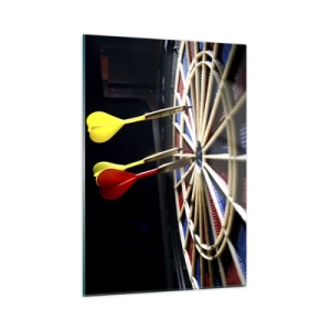 Glasbild - Bild auf glas - Darts treffen ein Ziel in einer dunklen Umgebung - 50x70cm - Auf den Punkt gebracht - Moderne Wanddekoration für Wohnzimmer und Schlafzimmer ARTTOR