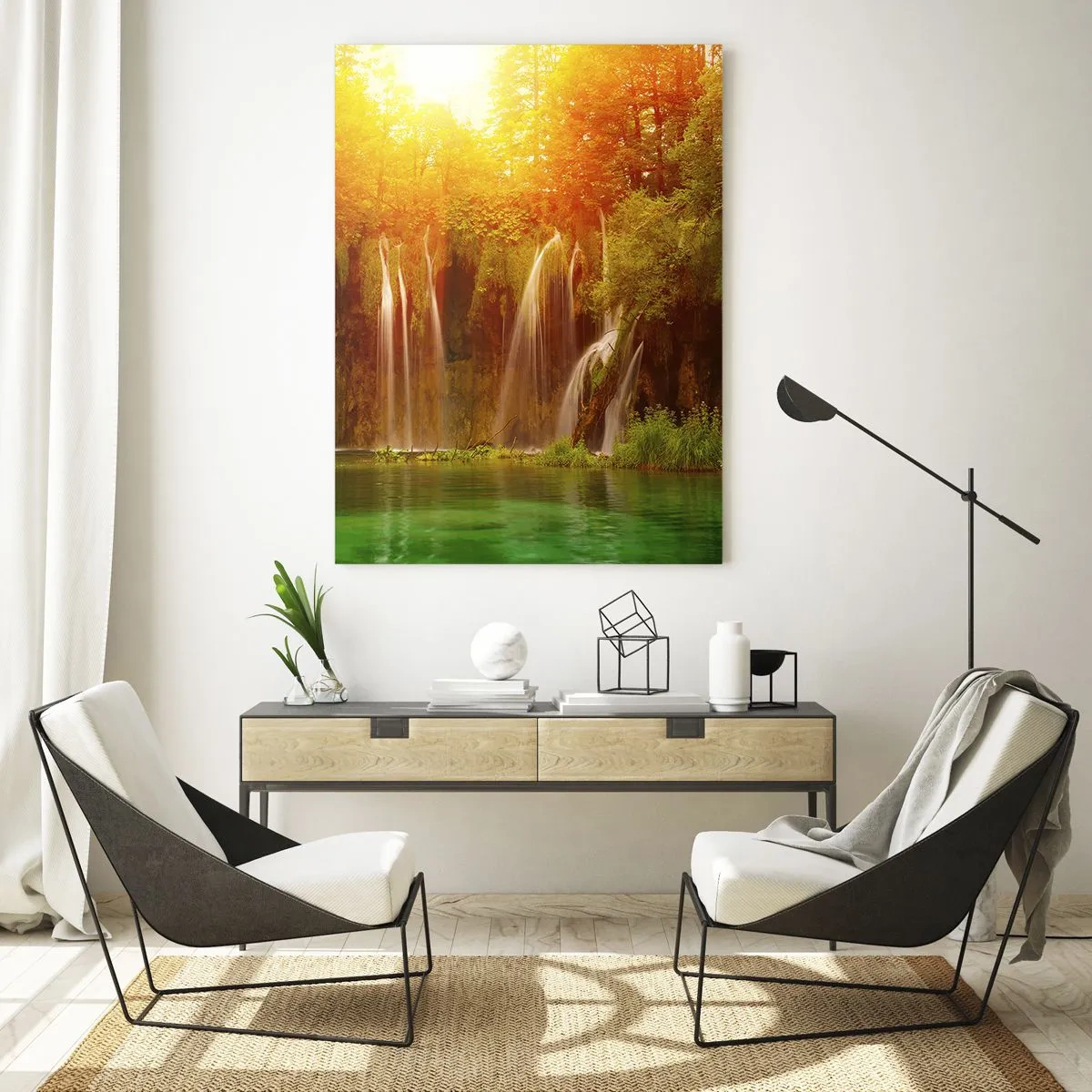 Glasbild - Bild auf glas - Wasserfälle umgeben von Grün im Schein der untergehenden Sonne - 70x100cm - In der Sonne und im Schatten - Moderne Wanddekoration für Wohnzimmer und Schlafzimmer ARTTOR