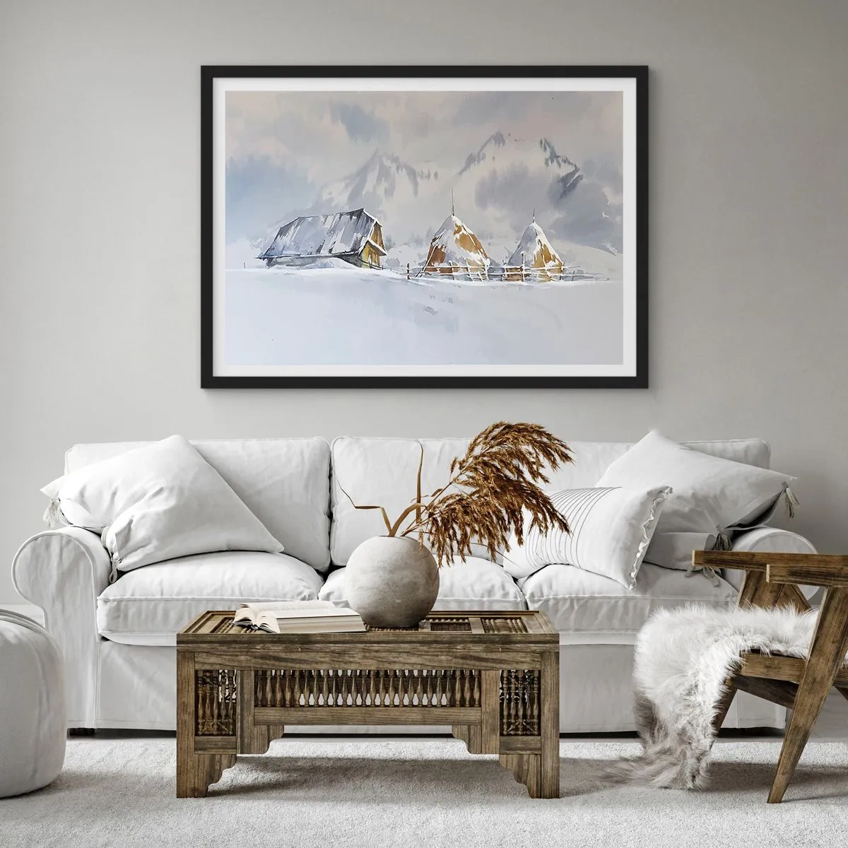 Poster in einem schwarzem Rahmen - Winterlandschaft mit Hütte und Heuhaufen in den Bergen - 70x50cm - In einem verschneiten Talkessel - Moderne Wanddekoration für Wohnzimmer und Schlafzimmer ARTTOR