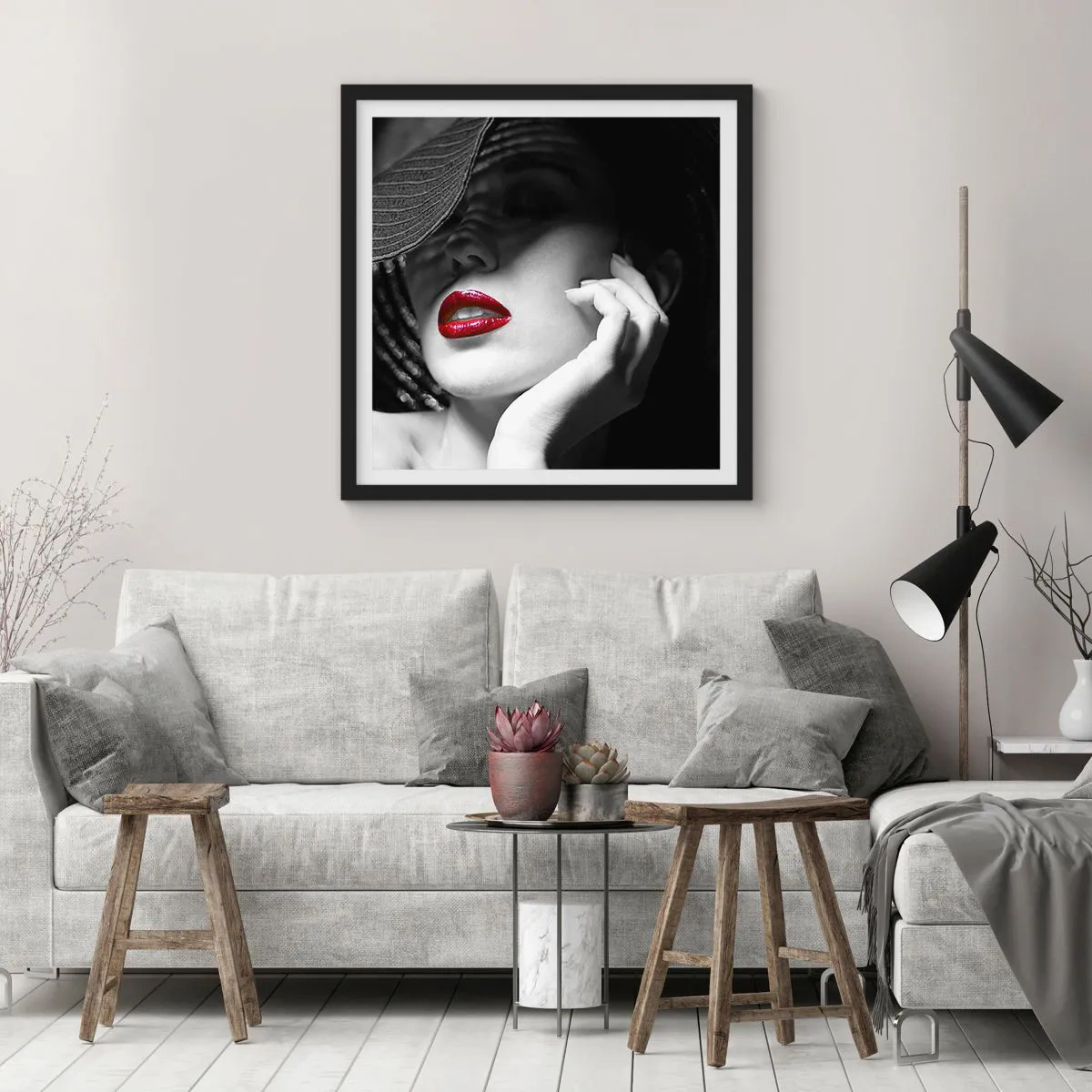 Poster in einem schwarzem Rahmen - Eine Studie in Scharlachrot - 60x60 cm