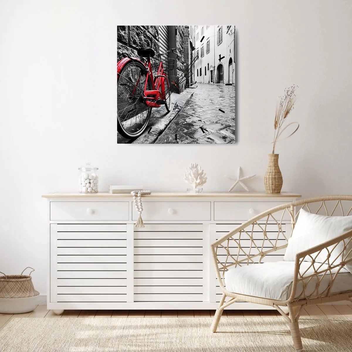 Wanduhr - Glasuhr - Rotes Fahrrad in einer schwarz-weißen Straße - 30x30cm - Wahre Schönheit wird nicht alt - Moderne Wanddekoration für Wohnzimmer und Schlafzimmer ARTTOR