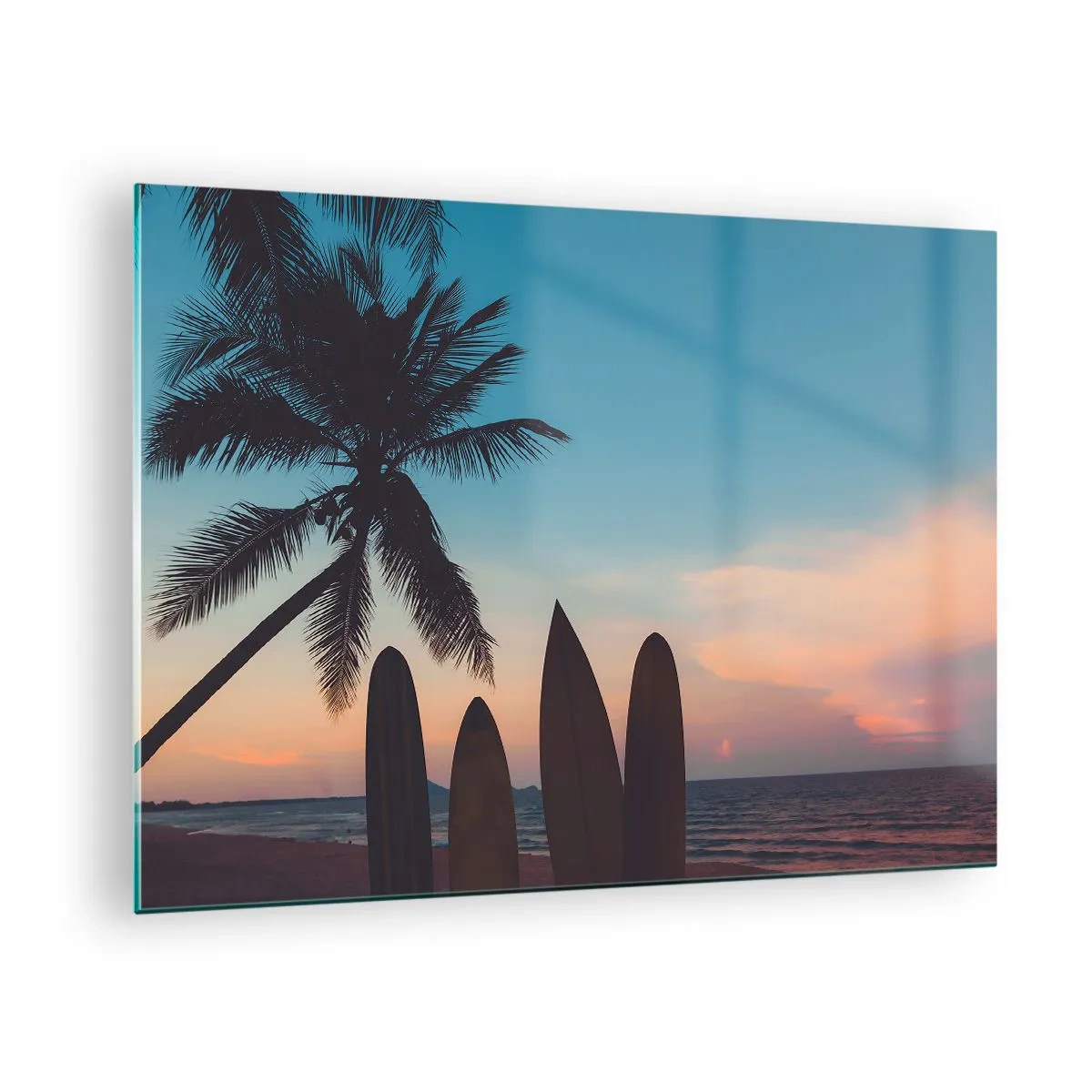 Glasbild - Bild auf glas - Palmen und Surfbretter am Strand bei Sonnenuntergang - 70x50cm - Morgen wird es auch lustig - Moderne Wanddekoration für Wohnzimmer und Schlafzimmer ARTTOR