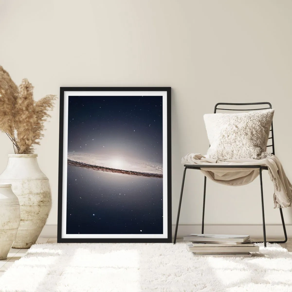 Poster in einem schwarzem Rahmen - Eine monumentale Spiralgalaxie vor der Kulisse des Weltraums - 50x70cm - Vor langer Zeit in einer weit entfernten Galaxie ... - Moderne Wanddekoration für Wohnzimmer und Schlafzimmer ARTTOR