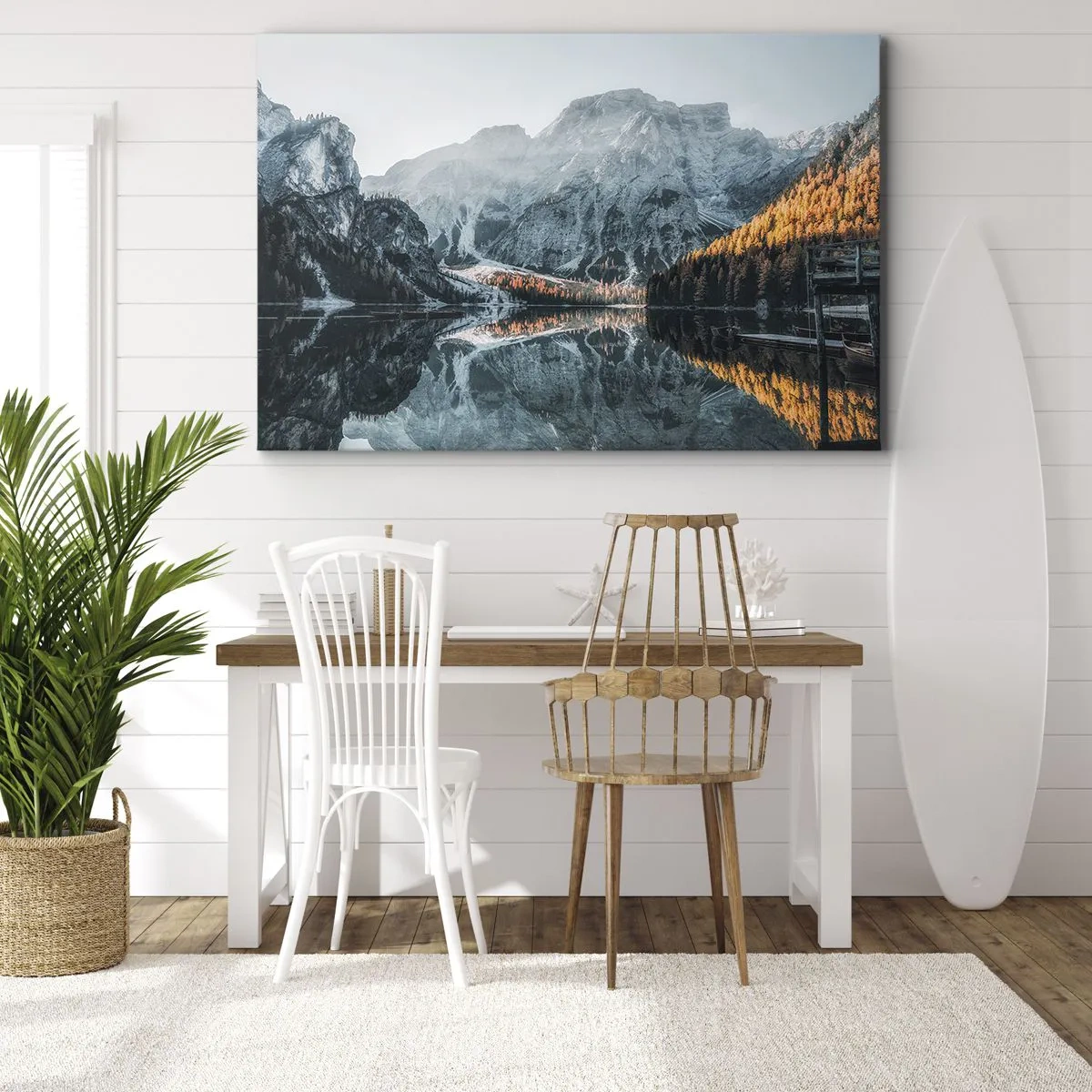 Bild auf Leinwand - Leinwandbild - Eine Berglandschaft spiegelt sich in der ruhigen Oberfläche eines Sees - 100x70cm - Spiegellandschaft - Moderne Wanddekoration für Wohnzimmer und Schlafzimmer ARTTOR