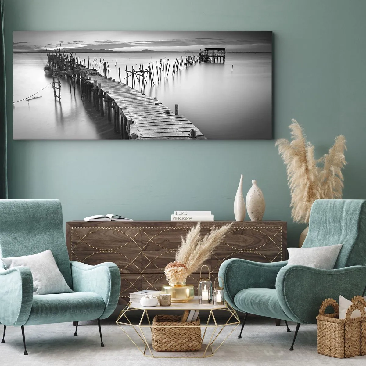Bild auf Leinwand - Leinwandbild - Ein Holzsteg an einem ruhigen See in Grautönen - 160x50cm - Der Frieden eines vergessenen Ufers - Moderne Wanddekoration für Wohnzimmer und Schlafzimmer ARTTOR