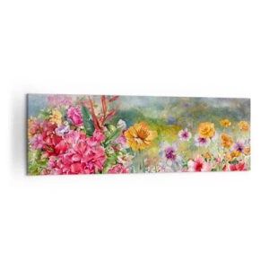 Bild auf Leinwand - Leinwandbild - Eine farbenfrohe Blumenkomposition vor einem pastellfarbenen Landschaftshintergrund - 160x50cm - Ein Garten, der verrückt geworden ist - Moderne Wanddekoration für Wohnzimmer und Schlafzimmer ARTTOR
