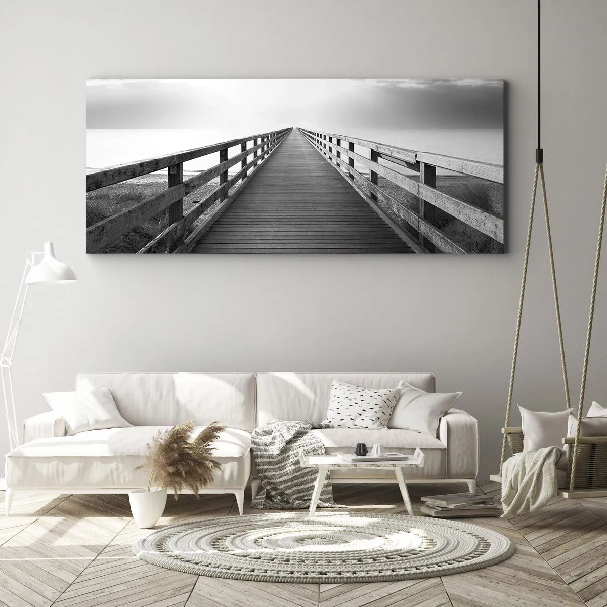 Bild auf Leinwand - Leinwandbild - Ein Schwarzweißbild eines Holzstegs, der zum Horizont führt. - 160x50cm - In die Ferne ... - Moderne Wanddekoration für Wohnzimmer und Schlafzimmer ARTTOR