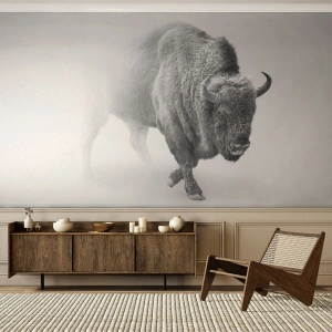 Fototapete Premium Sand - Ein Schwarzweißbild eines Bisons, umgeben von Nebel. - 100x70cm - König der Prärie - Moderne Wanddekoration für Wohnzimmer und Schlafzimmer ARTTOR