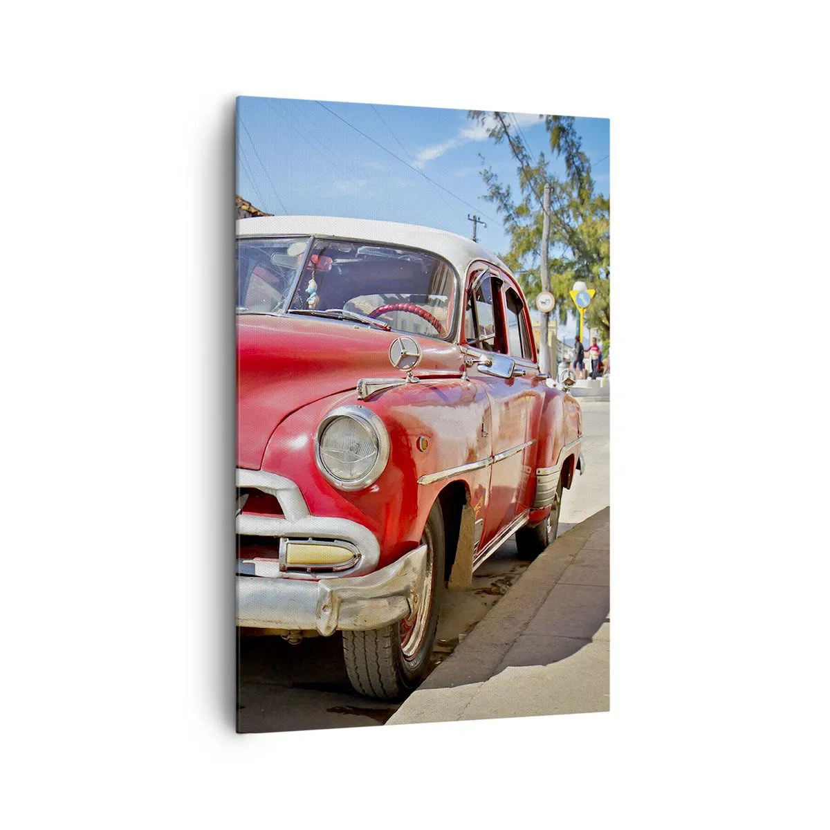 Bild auf Leinwand - Leinwandbild - Ein roter Oldtimer, der an einem sonnigen Tag auf der Straße geparkt ist - 80x120cm - Nur in Kuba - Moderne Wanddekoration für Wohnzimmer und Schlafzimmer ARTTOR