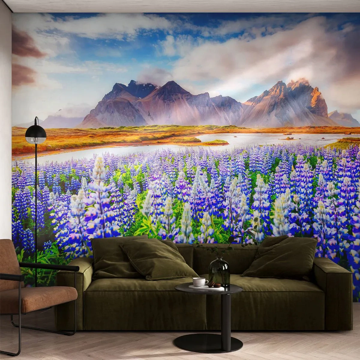 Fototapete Premium Canvas - Kraft und Strenge neben Sanftmut - Landschaft, Berge, Blumen - 450x315 cm