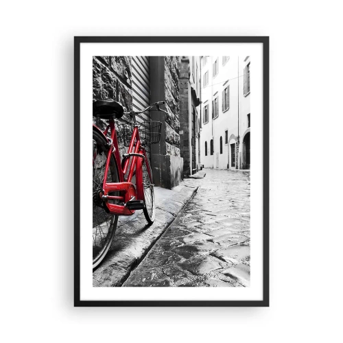 Poster in einem schwarzem Rahmen - Ein rotes Fahrrad auf einer schwarz-weißen Kopfsteinpflasterstraße - 50x70cm - Wahre Schönheit wird nicht alt - Moderne Wanddekoration für Wohnzimmer und Schlafzimmer ARTTOR