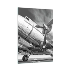 Glasbild - Bild auf glas - Ein schwarz-weißes Propellerflugzeug auf der Landebahn - 50x70cm - Immer flugbereit - Moderne Wanddekoration für Wohnzimmer und Schlafzimmer ARTTOR