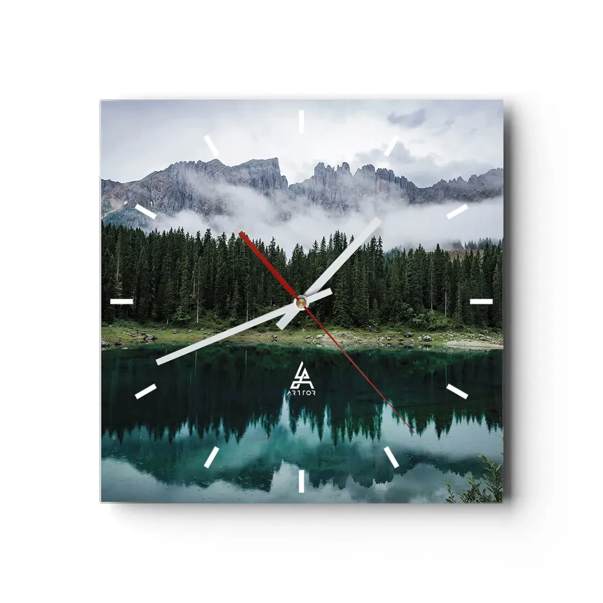 Wanduhr - Glasuhr - Eine Berglandschaft mit einem Wald und einem See, in dem sich der Himmel spiegelt - 30x30cm - Leise, leise, lass uns das Trinkwasser nicht wecken ... - Moderne Wanddekoration für Wohnzimmer und Schlafzimmer ARTTOR