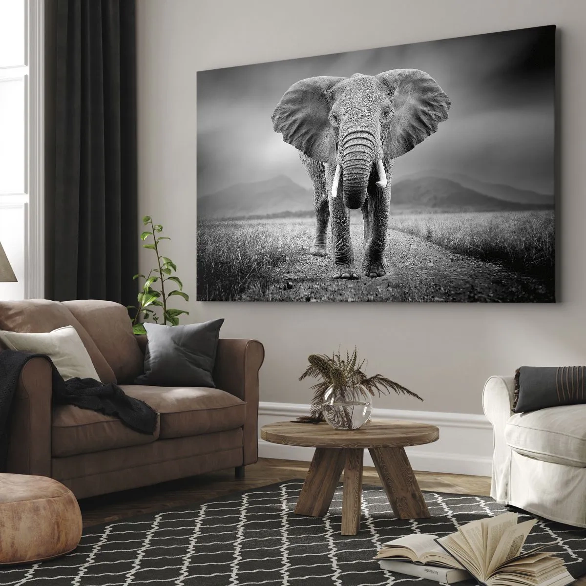 Bild auf Leinwand - Leinwandbild - Ein mächtiger Elefant in der Savanne in monochromen Tönen - 120x80cm - Der Gastgeber heißt willkommen - Moderne Wanddekoration für Wohnzimmer und Schlafzimmer ARTTOR