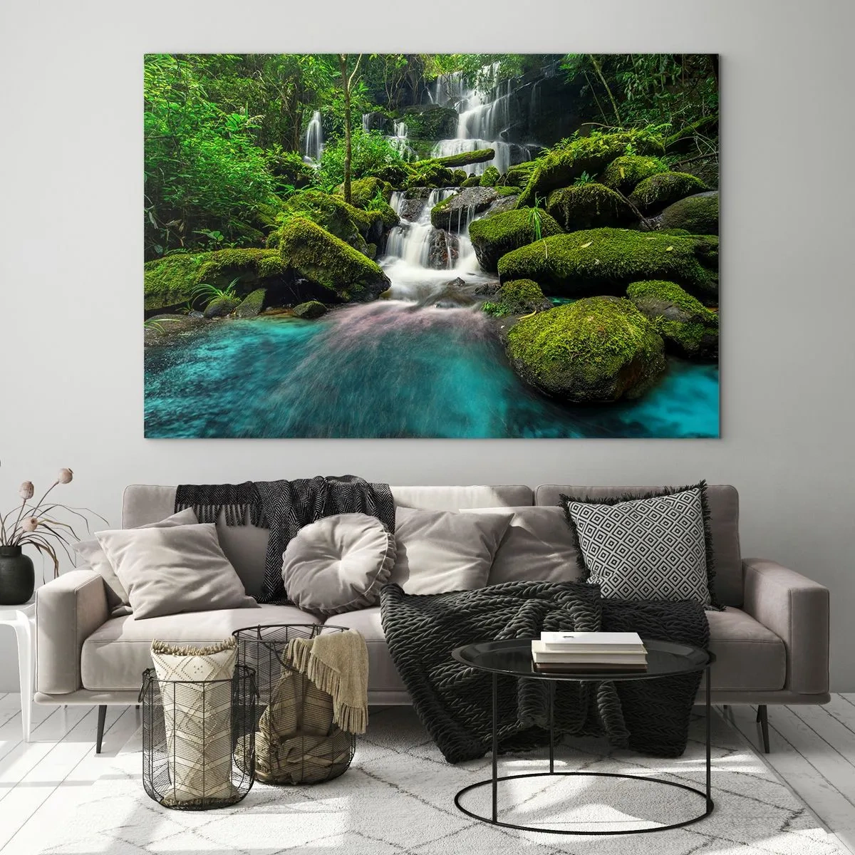 Glasbild - Bild auf glas - Ein exotischer Wasserfall, umgeben von üppigem Grün und türkisfarbenem Wasser - 100x70cm - Türkis, Saphire und flüssiges Silber - Moderne Wanddekoration für Wohnzimmer und Schlafzimmer ARTTOR