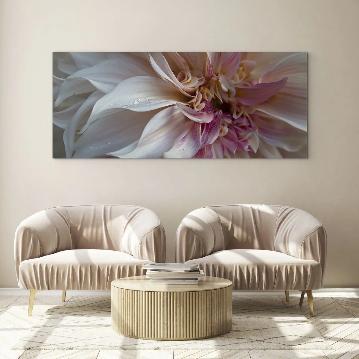 Glasbild - Bild auf glas - Nahaufnahme von zarten rosa Blütenblättern mit Wassertropfen - 120x50cm - Blühende Frische - Moderne Wanddekoration für Wohnzimmer und Schlafzimmer ARTTOR
