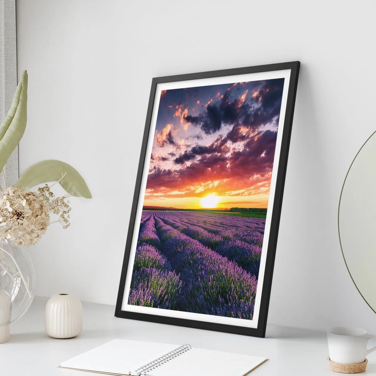 Poster in einem schwarzem Rahmen - Lavendel Welt - 40x50 cm