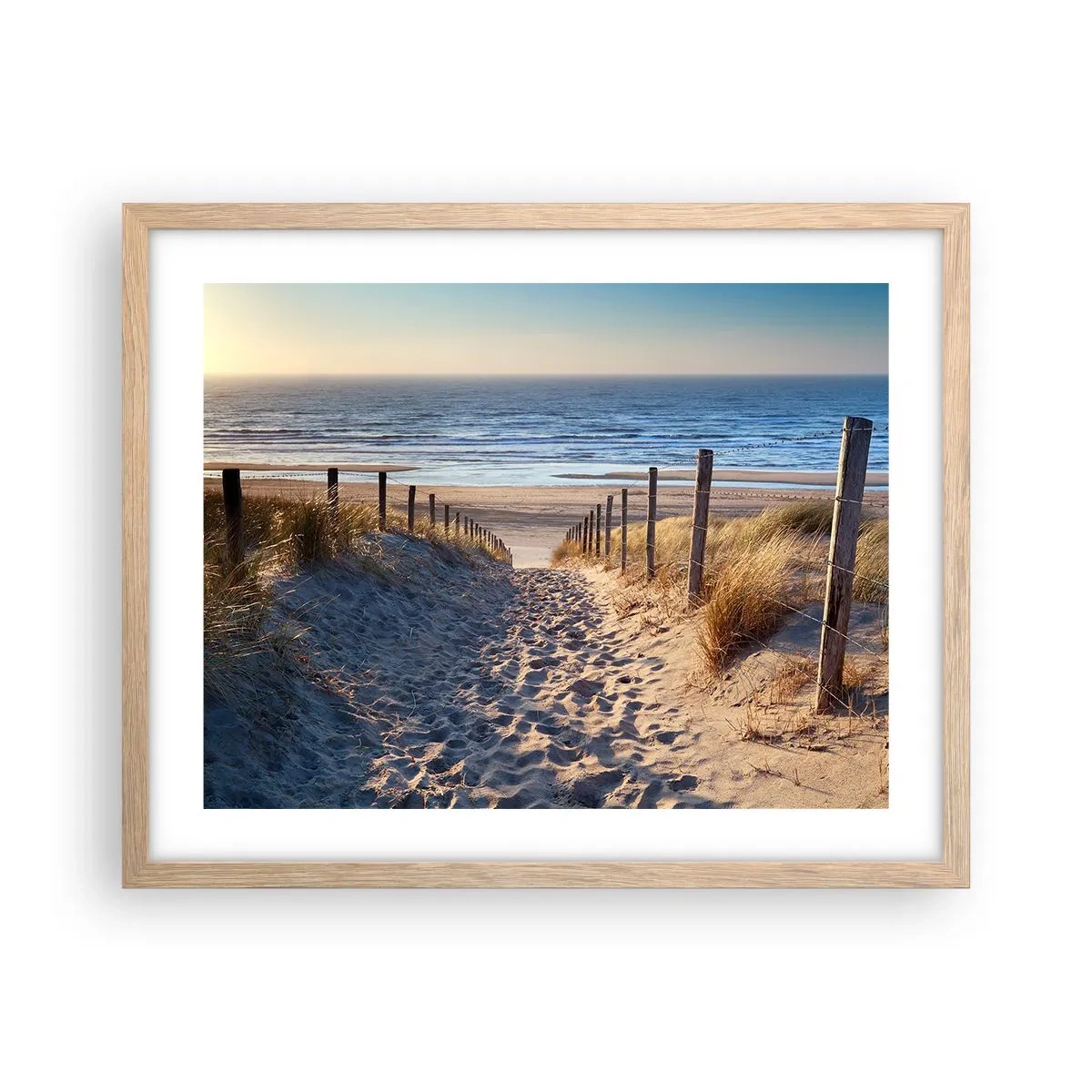 Poster in einem Rahmen aus heller Eiche - Das Rauschen des Meeres, der Gesang der Vögel, ein wilder Strand im Gras ... - 50x40 cm