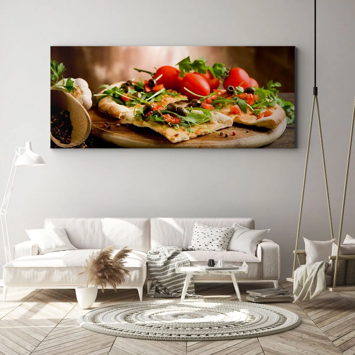 Bild auf Leinwand - Leinwandbild - Pizza mit Gemüse auf einem Holzbrett im rustikalen Stil - 120x50cm - Direkt vom Herd und aus dem Garten - Moderne Wanddekoration für Wohnzimmer und Schlafzimmer ARTTOR